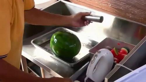 台湾人吃瓜的视频,吃瓜视频背后的文化现象解析