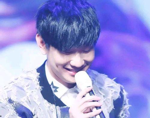 林俊杰现场吃瓜视频,趣味互动引粉丝狂欢