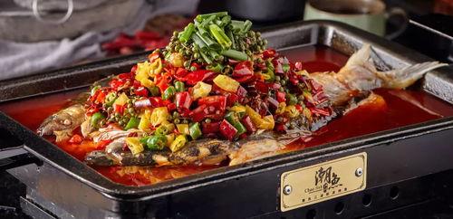 刘大瓜吃烤鱼头视频,美味与挑战并存！